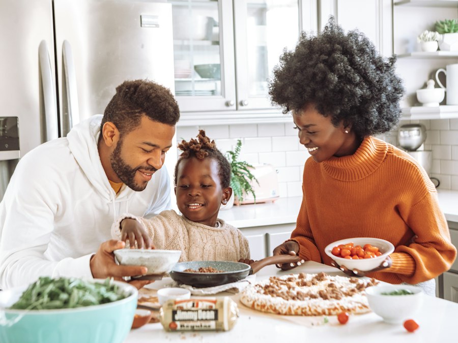 Ouders en kinderen samen aan tafel